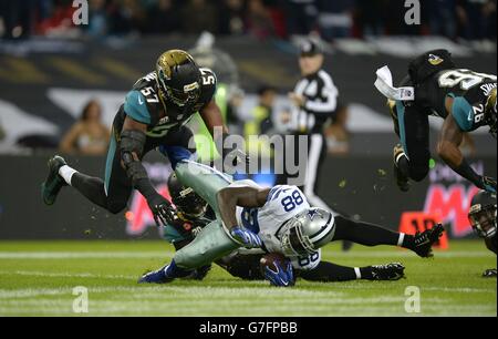 Dez Bryant de Dallas Cowboys marque son premier match, et le second match de son côté, lors du match international de la NFL au stade Wembley, à Londres. Date de la photo: Dimanche 9 novembre 2014. Voir PA Story GRIDIRON NFL. Le crédit photo devrait se lire comme suit : Andrew Matthews/PA Wire. Banque D'Images