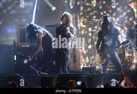 Myles Kennedy (à gauche) et Slash (à droite) se sont produits lors des MTV Europe Music Awards 2014 à SSE Hydro, Glasgow, Écosse. Banque D'Images