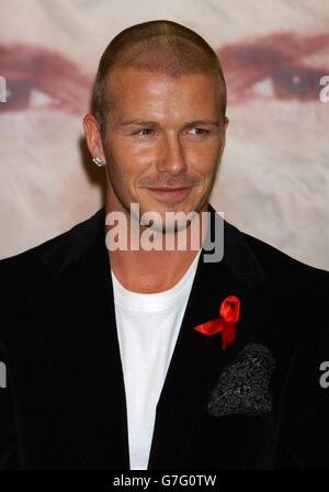 David Beckham lors d'une présentation en magasin à Virgin Megastore sur Oxford Street, dans le centre de Londres, pour signer des copies de son DVD officiel de formation, « Really Bend it like Beckham ». Banque D'Images