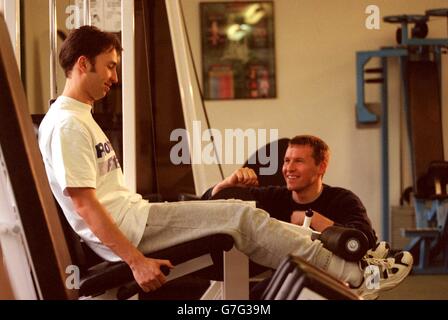 Heinz-Harald Frentzen avec son instructeur de fitness personnel Banque D'Images