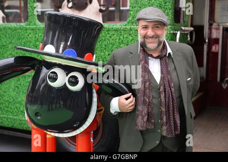 Omid Djalili participe à la première européenne de Shaun The Sheep The Movie à vue Leicester Square, dans le centre de Londres. Banque D'Images