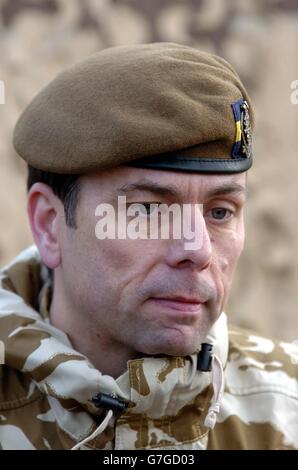 Le lieutenant-colonel Jon Wright, commandant du 2e Bataillon du Royal Regiment de la princesse de Galles à Clive Barracks, Shropshire. Des centaines de soldats du régiment préparent leur déploiement final pour six mois en Irak. Plus de 500 soldats du bataillon remplaceront 40 Marines royales Commando au début de janvier dans le cadre de la rotation de routine des forces britanniques. Banque D'Images