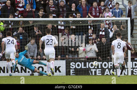 Soccer - Championnat SPFL - coeur de Midlothian v Rangers - Tynecastle.Jamie Walker de Hearts (à droite) a obtenu les scores de la zone de pénalité lors du match du championnat écossais de Tynecastle, à Édimbourg. Banque D'Images