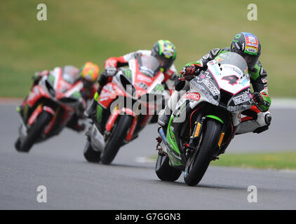 Motor Sport - 2014 MCE Insurance Championnat britannique de Superbike - Round 5 - Brands Hatch. DaN Linfoot, Kawasaki - usine Quattro Kawasaki Banque D'Images