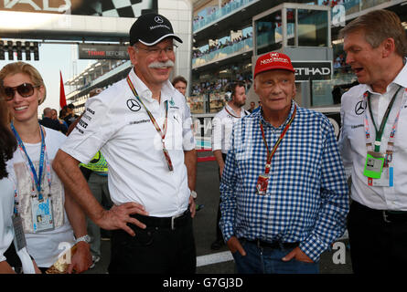 Dieter Zetsche Daimler AG PDG et Niki Lauda lors du Grand Prix d'Abu Dhabi 2014 au circuit Yas Marina, Abu Dhabi, Émirats arabes Unis. Banque D'Images