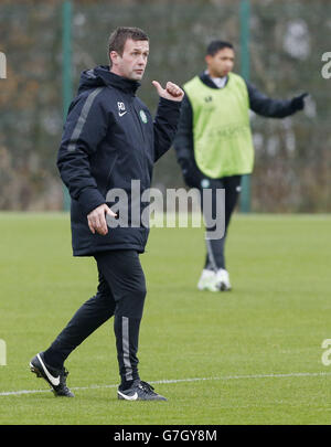 Football - UEFA Europa League - Groupe D - Celtic v FC Salzburg - session d'entraînement celtique - Centre d'entraînement Lennoxtown.Le responsable celtique Ronny Deila pendant une séance de formation au centre de formation de Lennoxtown, près de Glasgow. Banque D'Images