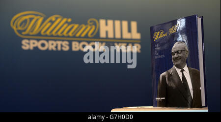 Le livre « William Hill: The Man and the Business » est présenté à côté des inscriptions sélectionnées au William Hill Sports Book of the Year Award 2014 Banque D'Images