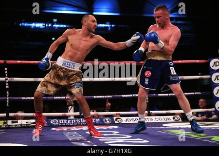 Frankie Gavin (à droite) en action contre Bradley Skeete lors de leur combat britannique et vacant du titre de poids-lourd du Commonwealth à l'Excel Arena, Londres. Banque D'Images