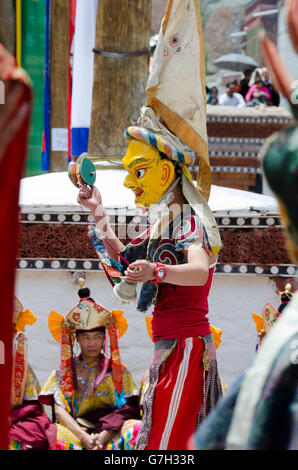 Danseuses à Hemis Festival, Hemis, près de Leh, Ladakh, Jammu-et-Cachemire, en Inde. Banque D'Images