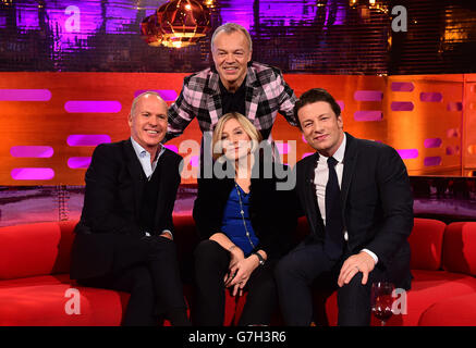 (Gauche - droite) Michael Keaton, Graham Norton (haut), Victoria Wood et Jamie Oliver pendant le tournage du Graham Norton Show aux London Studios, dans le centre de Londres. Banque D'Images