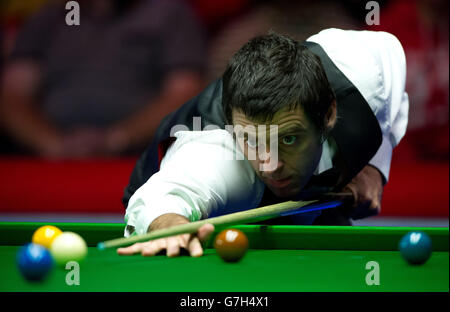 Ronnie O'Sullivan pendant son match contre Anthony McGill lors du Championnat Coral UK 2014 au Barbican Centre, York. Banque D'Images