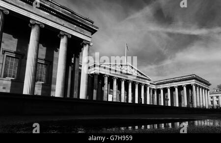 *NOTE DE LA RÉDACTION - IMAGE CONVERTIE EN NOIR ET BLANC* le British Museum à Bloomsbury, Londres. APPUYEZ SUR ASSOCIATION photo. Date de la photo: Lundi 15 décembre 2014. Le crédit photo devrait se lire comme suit : John Walton/PA Wire. Banque D'Images