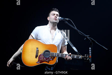 XFM Winter Wonderland - Manchester.Liam Fray se produit au Winter Wonderland 2014 de XFM, à l'O2 Apollo Manchester. Banque D'Images