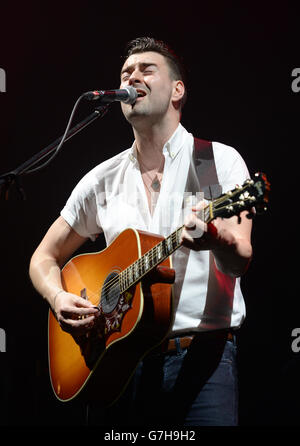 Liam Fray se produit au Winter Wonderland 2014 de XFM, à l'O2 Apollo Manchester. Banque D'Images