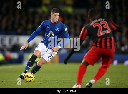 Ross Barkley d'Everton en action contre les Queens Park Rangers lors du match de la Barclays Premier League à Goodison Park, Liverpool. APPUYEZ SUR ASSOCIATION photo. Date de la photo: Lundi 15 décembre 2014. Voir PA Story SOCCER Everton. Le crédit photo doit indiquer Peter Byrne/PA Wire. . . Banque D'Images