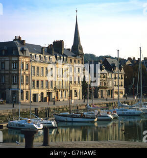 Le port de Honfleur, Calvados, Normandie, France, Europe Banque D'Images