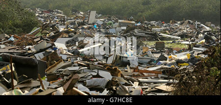 Un site illégal de pointe de mouche le long de l'estuaire de la Tamise à Purfleet, dans l'Essex. Banque D'Images