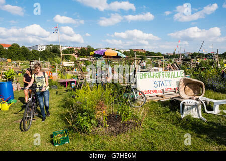 Projet de jardin communautaire au parc de l'aéroport de Tempelhof à Berlin Allemagne ancien Banque D'Images