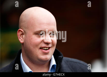 Courses hippiques - Tingle Creek Friday - Sandown Park.Michael Van Gerwen, joueur de fléchettes champion du monde du PDC Banque D'Images