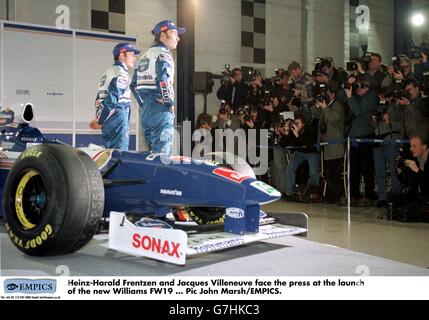 Heinz-Harald Frentzen et Jacques Villeneuve font face à la presse Lancement du nouveau Williams FW19 Banque D'Images