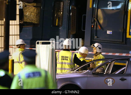 EDS NOTE ALTERNATIVE CROISE la scène dans George Square de Glasgow, après un camion-poubelle hors de contrôle qui a carré dans les rues bourrées d'acheteurs de Noël et a tué six personnes et grièvement blessé sept autres. Banque D'Images