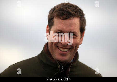 L'entraîneur Charlie Longsdon après sa victoire avec Coologue dans la Fourseasons Marquee Location Maiden Hourdle Race à Bangor-on-Dee pendant la photo de l'association pour LA PRESSE. Date de la photo: Lundi 22 décembre 2014. Voir PA Story RACING Bangor. Le crédit photo devrait se lire comme suit : Nick Potts/PA Wire Banque D'Images