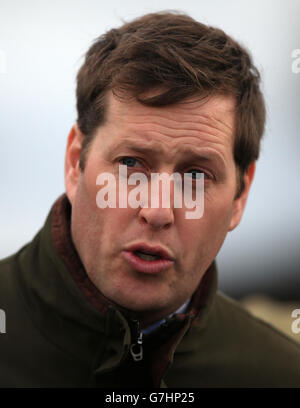 L'entraîneur Charlie Longsdon après sa victoire avec Coologue dans la Fourseasons Marquee Location Maiden Hourdle Race à Bangor-on-Dee pendant la photo de l'association pour LA PRESSE. Date de la photo: Lundi 22 décembre 2014. Voir PA Story RACING Bangor. Le crédit photo devrait se lire comme suit : Nick Potts/PA Wire Banque D'Images