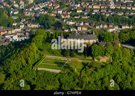 Vue aérienne, Schloss Hohenlimburg castle, château perché dans Lennetal vallée, Hagen, Hagen-Hohenlimburg, Ruhr, Banque D'Images