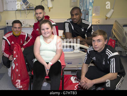 Football - Nottingham Forest Visite à l'hôpital - Queens Medical Centre Banque D'Images