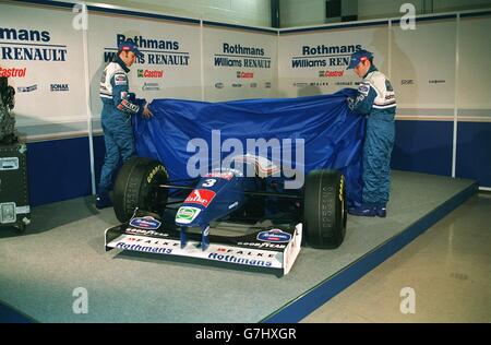 Heinz Harald Frentzen et Jacquei Villeneuve découvrent le Williams 1997 Voiture de formule 1 Banque D'Images