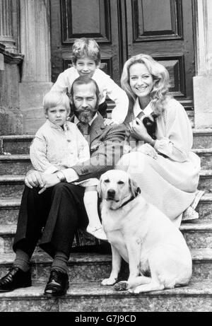 Le prince et la princesse Michael de Kent avec leurs enfants Lord Frederick, 5 ans, et Lady Gabriella Windsor, 3 ans. Utilisation à l'étranger uniquement. Banque D'Images