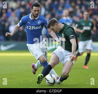 Soccer - Championnat de Ligue écossaise - Hibernian v Rangers - Easter Road.Nicky Clark (à gauche) et Paul Hanlon (à droite) des Rangers et Hibernian lors du match de championnat de la Ligue écossaise à Easter Road, Édimbourg. Banque D'Images