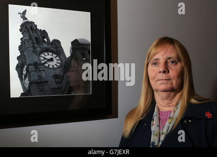 Margaret Aspinall, présidente du Groupe de soutien à la famille Hillsborough, pose une photo après avoir parlé de la réception du CBE pour les services aux familles endeuillées de Hillsborough. Banque D'Images