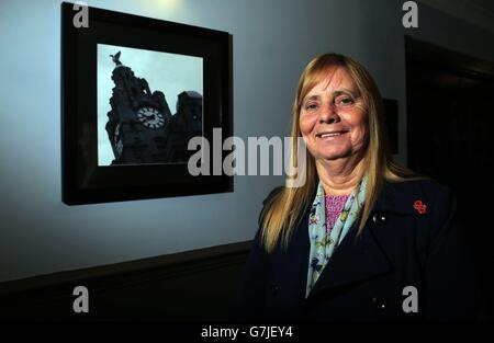 Margaret Aspinall, présidente du Groupe de soutien à la famille Hillsborough, pose une photo après avoir parlé de la réception du CBE pour les services aux familles endeuillées de Hillsborough. Banque D'Images