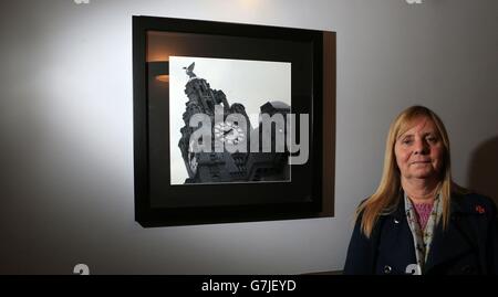 Margaret Aspinall, présidente du Groupe de soutien à la famille Hillsborough, pose une photo après avoir parlé de la réception du CBE pour les services aux familles endeuillées de Hillsborough. Banque D'Images