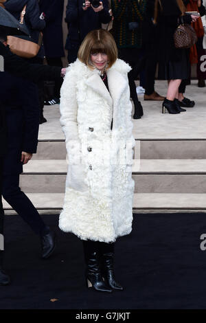 Anna Wintour arrive pour le spectacle Burberry Prorsum, dans le cadre de la British Fashion Council London Collections: Men automne/hiver 15, qui s'est tenu à Kensington Gardens, Londres.APPUYEZ SUR ASSOCIATION photo.Date de la photo: 12/01/2015.Voir l'histoire des PA MODE GRAND PUBLIC.Le crédit photo devrait se lire comme suit : Ian West/PA Wire Banque D'Images