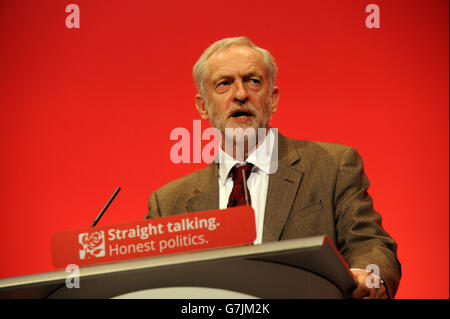 Jeremy Corbyn MP, nouveau chef du parti travailliste, prononce son premier discours de 'leader' de la Conférence. Banque D'Images