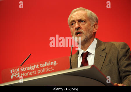 Jeremy Corbyn MP, nouveau chef du parti travailliste, prononce son premier discours de 'leader' de la Conférence. Banque D'Images