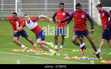 Jamie Vardy (deuxième à gauche) d'Angleterre pendant une séance d'entraînement au Stade de Bourgogones, Chantilly. APPUYEZ SUR ASSOCIATION photo. Date de la photo: Dimanche 26 juin 2016. Voir PA Story FOOTBALL England. Le crédit photo devrait se lire comme suit : Mike Egerton/PA Wire. Banque D'Images