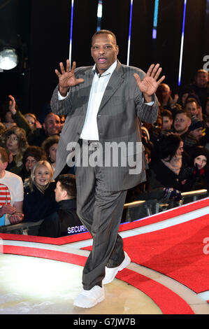 Alexander O'Neal entre dans la maison Big Brother de Celebrity au début de la dernière série du programme Channel 5 à Elstree Studios, Borehamwood. APPUYEZ SUR ASSOCIATION photo. Date de la photo: Mercredi 7 janvier 2015. Le crédit photo devrait se lire comme suit : Ian West/PA Wire Banque D'Images