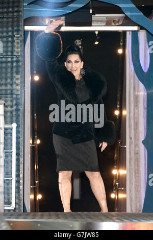 Michelle Visage entre dans la maison Celebrity Big Brother au début de la dernière série du programme Channel 5 à Elstree Studios, Borehamwood. APPUYEZ SUR ASSOCIATION photo. Date de la photo: Mercredi 7 janvier 2015. Le crédit photo devrait se lire comme suit : Ian West/PA Wire Banque D'Images