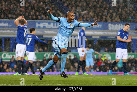 Football - Barclays Premier League - Everton / Manchester City - Goodison Park.Fernandinho de Manchester City célèbre le premier but de son équipe lors du match de la Barclays Premier League à Goodison Park, Liverpool. Banque D'Images