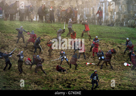 Tournage pour la couronne de Hollow : les guerres des Roses, deuxième des trois adaptations des pièces d'histoire de Shakespeare, se déroule au château d'Alnwick, dans le Northumberland. Banque D'Images