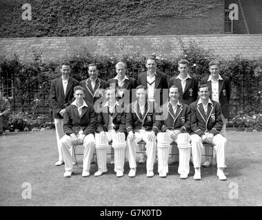 Players Team Group (Top l-r) Frank Lowson, Don Kenyon, Tony Locke, Bob Appleyard, Peter Loader et Jim Parks. (Front l-r) Brian Statham, Bruce Dooland, Denis Compton, Godfrey Evans et Tom Graveney. Banque D'Images