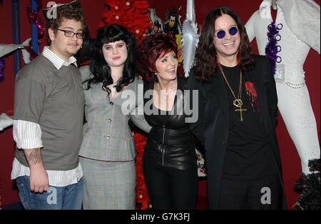 (De gauche à droite) Jack, Kelly, Sharon et Ozzy Osbourne Banque D'Images