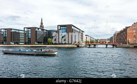 Nouveau passage pour piétons et cyclistes (Cirkelbroen le cercle Bridge) sur Kanal Christianshavn, dans le port de Copenhague Danemark Banque D'Images