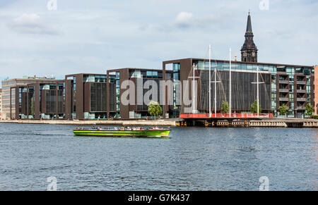 Nouveau passage pour piétons et cyclistes (Cirkelbroen le cercle Bridge) sur Kanal Christianshavn, dans le port de Copenhague Danemark Banque D'Images