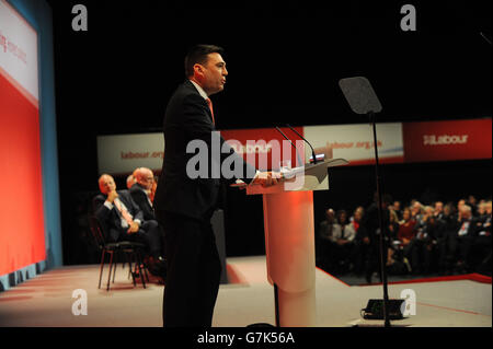 Andy Burnham MP, shadow Home Secretary, parlant sur le thème de « plus élevés, des collectivités plus sûres". Banque D'Images