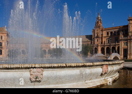 Fontaine. La Plaza de España. Sevilla. L'Andalousie. L'Espagne. Banque D'Images