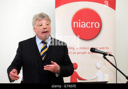 Simon Weston, vétéran de la guerre des Malouines, s'exprimant à la conférence de l'Association pour le soin et le réétablissement des délinquants (Niacro) de l'Irlande du Nord à Belfast, pour appeler à ce que les infractions commises pendant l'enfance soient effacées des dossiers criminels. Banque D'Images